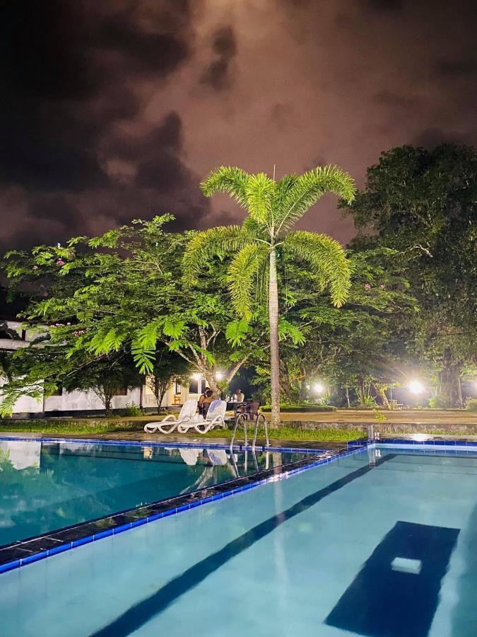 Randiyaepiliyagoda Resort Avissawella Esterno foto