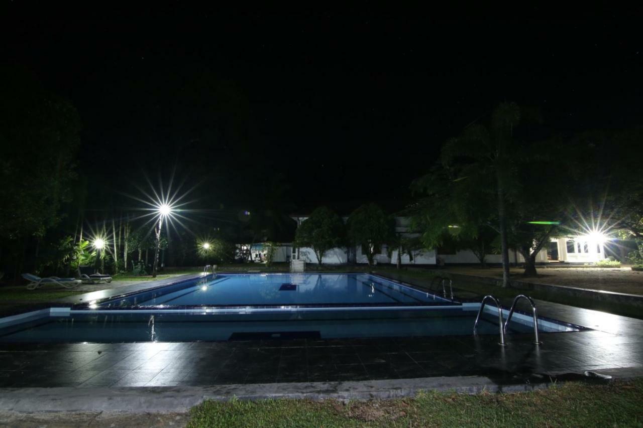 Randiyaepiliyagoda Resort Avissawella Esterno foto