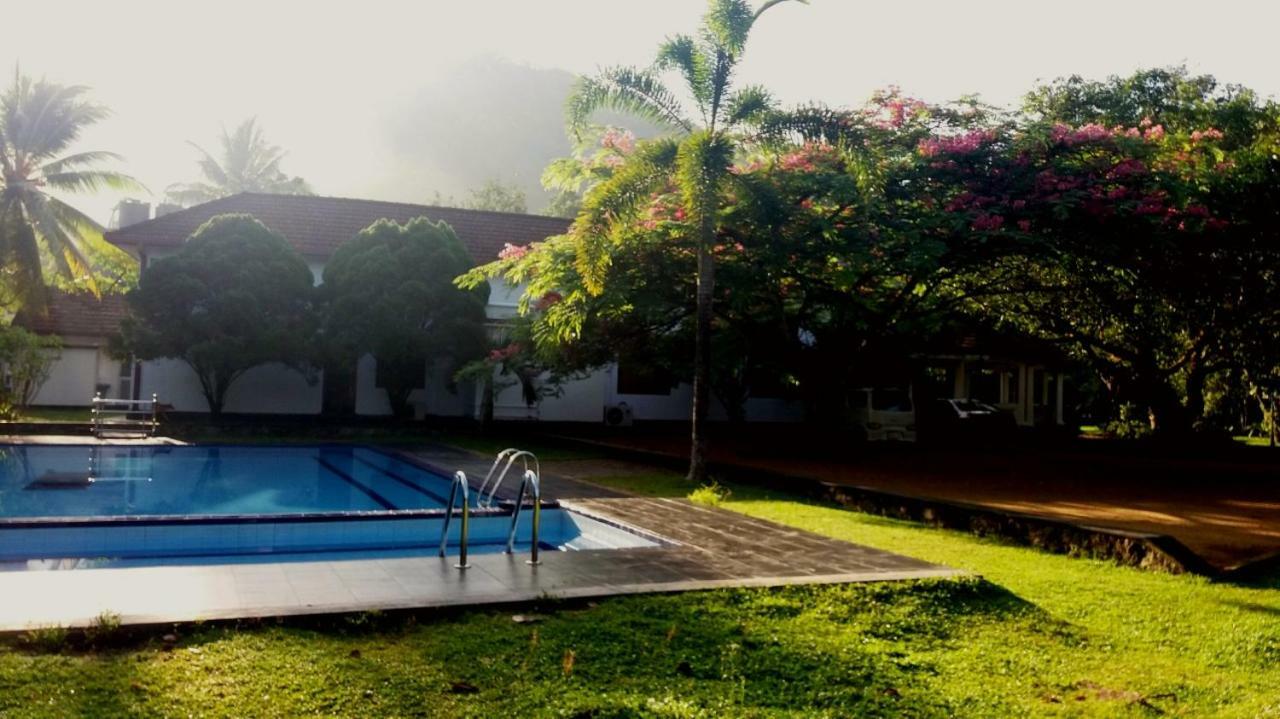 Randiyaepiliyagoda Resort Avissawella Esterno foto
